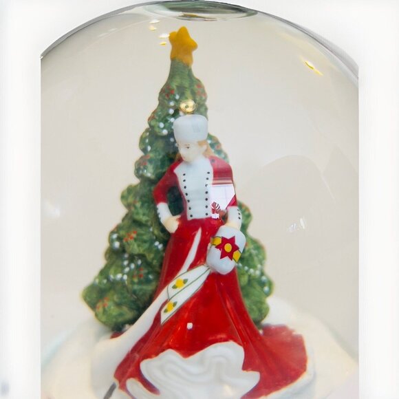 Royal Doulton Snow Globe Pretty Lady Christmas Day Figurine HN5523 #834 - Picture 3 of 11